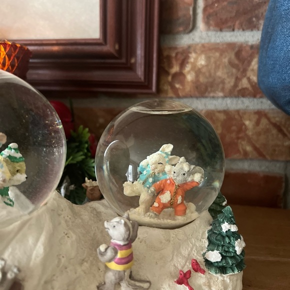 ❤️ Rare Vintage 1984 Twin
Christmas Musical Moving Snow
Globe
